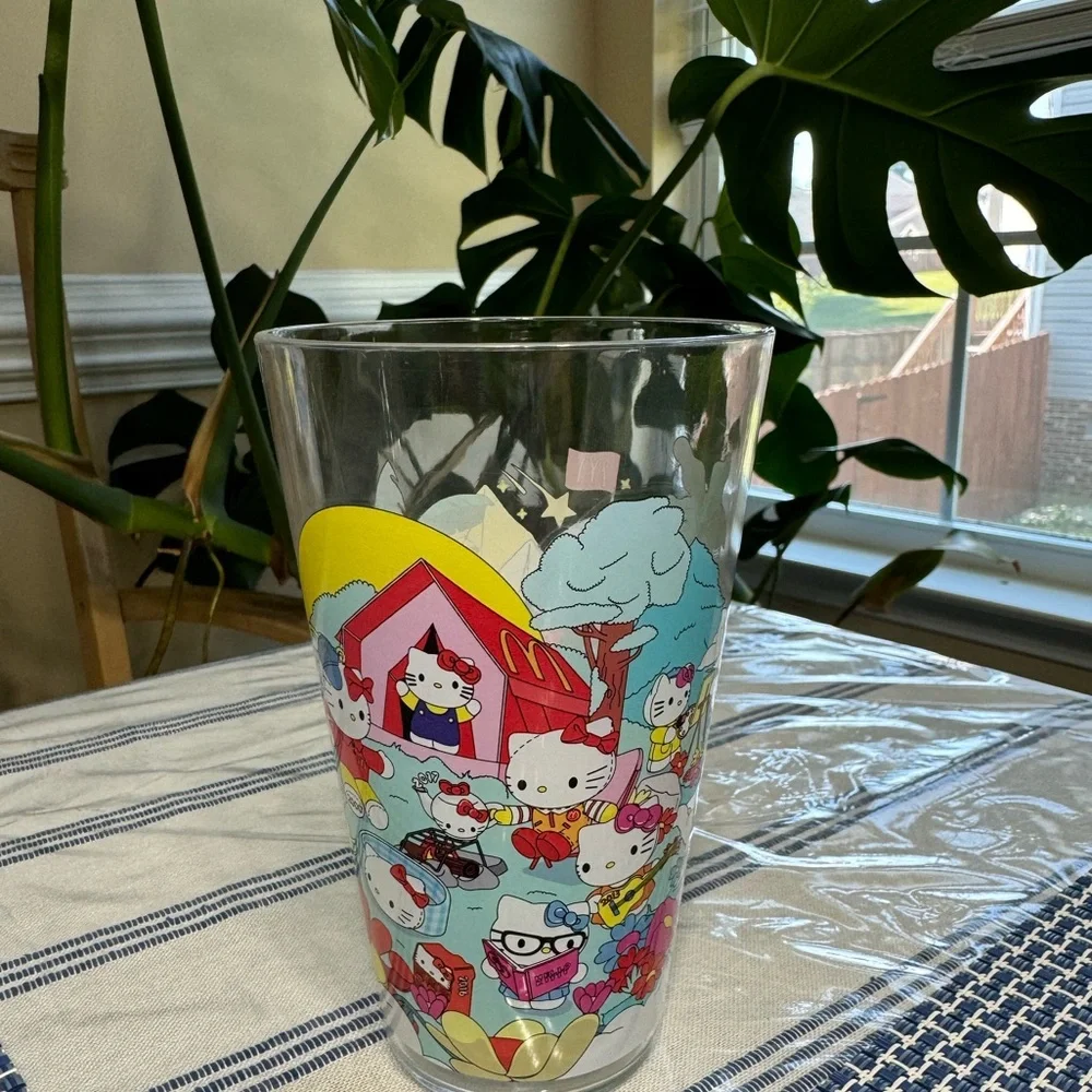 Hello kitty collectors cup - Picture 2 of 4